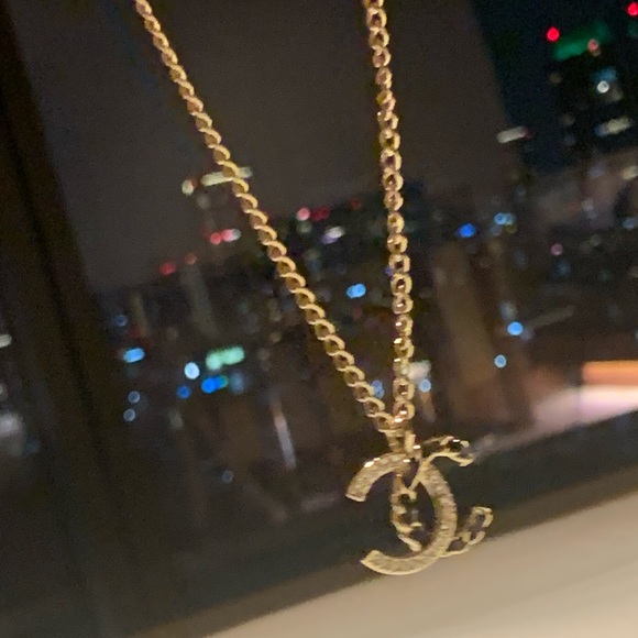 Chanel authentic rare sold out Gold and Black Pendant Necklace this season - Picture 16 of 17